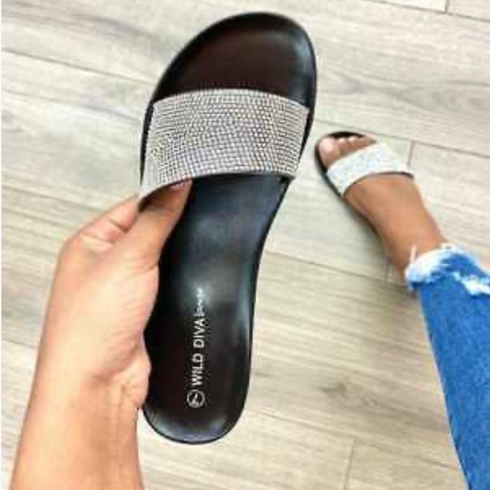 New✨WILD DIVA Lounge Black and Silver Slide Sandals